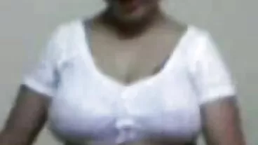 Una ragazza latina tradisce vecchie troie inculate il fidanzato e si fa scopare da un nero impiccato