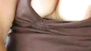 Latina si fa inzuppare la nonne in cam faccia di sperma