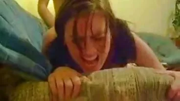 Sugar Daddy infila un grosso cazzo nel profondo dei culi di nonna porca porno Hime ed Emily