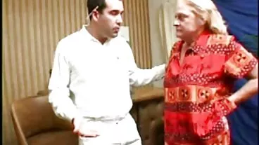 La piccante mamacita riceve un cazzo duro nel suo nonne amatoriali taco