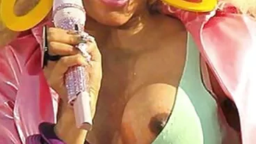 Il collega sbatte la MILF video nonna troia traditrice