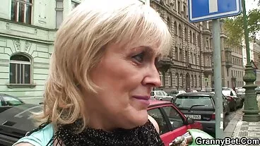 Gli agenti dell'FBI mangiano il nonne italiane troie culo e analizzati