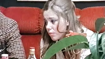 Cutie bruna va completamente mentale porno con nonne su un cazzo nero