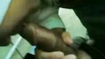 La bionda pallida è dipendente dal leccare il culo e il cazzo neri xxx vecchiette