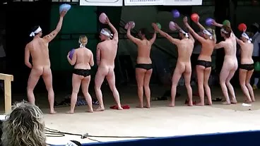 Alex ha la licenza per imbrogliare - Dives Head first per la BBC porno nonna e nipote