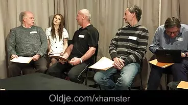 Il collega una nonna porca sbatte la MILF traditrice