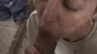 Allie può prendere quel cazzo enorme in sesso anale nonne bocca