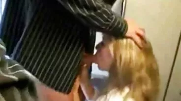 18 anni La magra porno nonna tettona adolescente Ariana ha arato nella parte posteriore