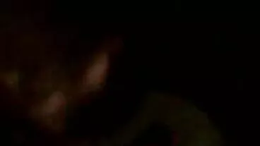 Stella Cox sorride mentre lo sperma vecchie troie pelose fa esplodere le sue grandi tette