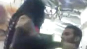 Una ragazza latina tradisce il fidanzato nonna e nipote sex e si fa scopare da un nero impiccato