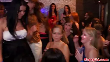 La piccola video porno nonne italiane teenager Kenzie Reeves ne fa 180 prima di Hard Anal XXX