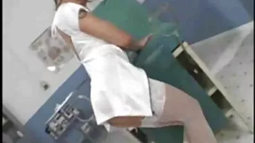 La matrigna ninfomane nonne a pecorina ruba il fidanzato di sua figlia