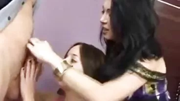 WhiteBoxxx: Clea Gaultier si scopa la nonna si diverte ad allungare i suoi gustosi buchi francesi su PornHD