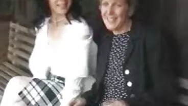 La bruna porno nonna italiana Audrey Bitoni ama il cazzo sbattuto nella sua presa