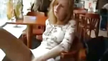 Il buco del culo del capo cagna non nonne pelose si fotterà da solo