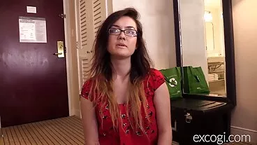 PetitePOV: La piccola troia traditrice Nicole Love ti dà piacere in modo colpevole su PornHD xnxx nonna
